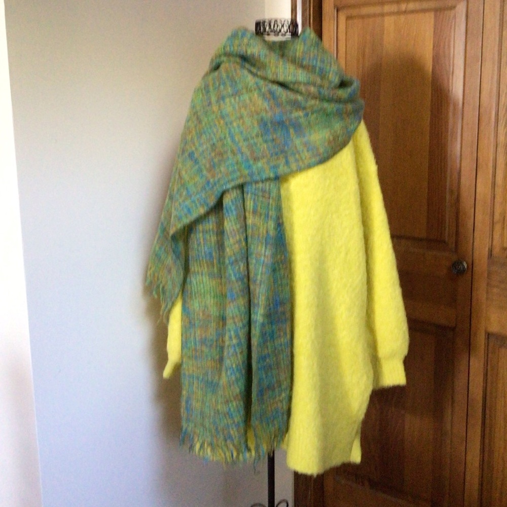 Einiger luxury loomed scarf 84”x 28” - Picture 4 of 4